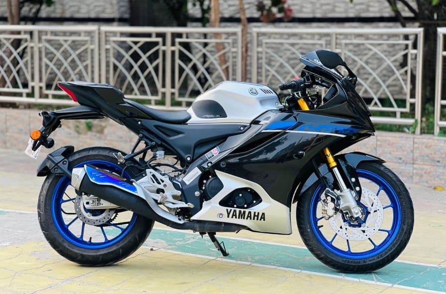 Yamaha R15M